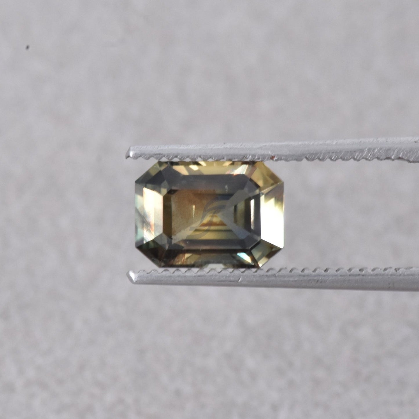 1.53CT Natural Bi-Color Sapphire (H)