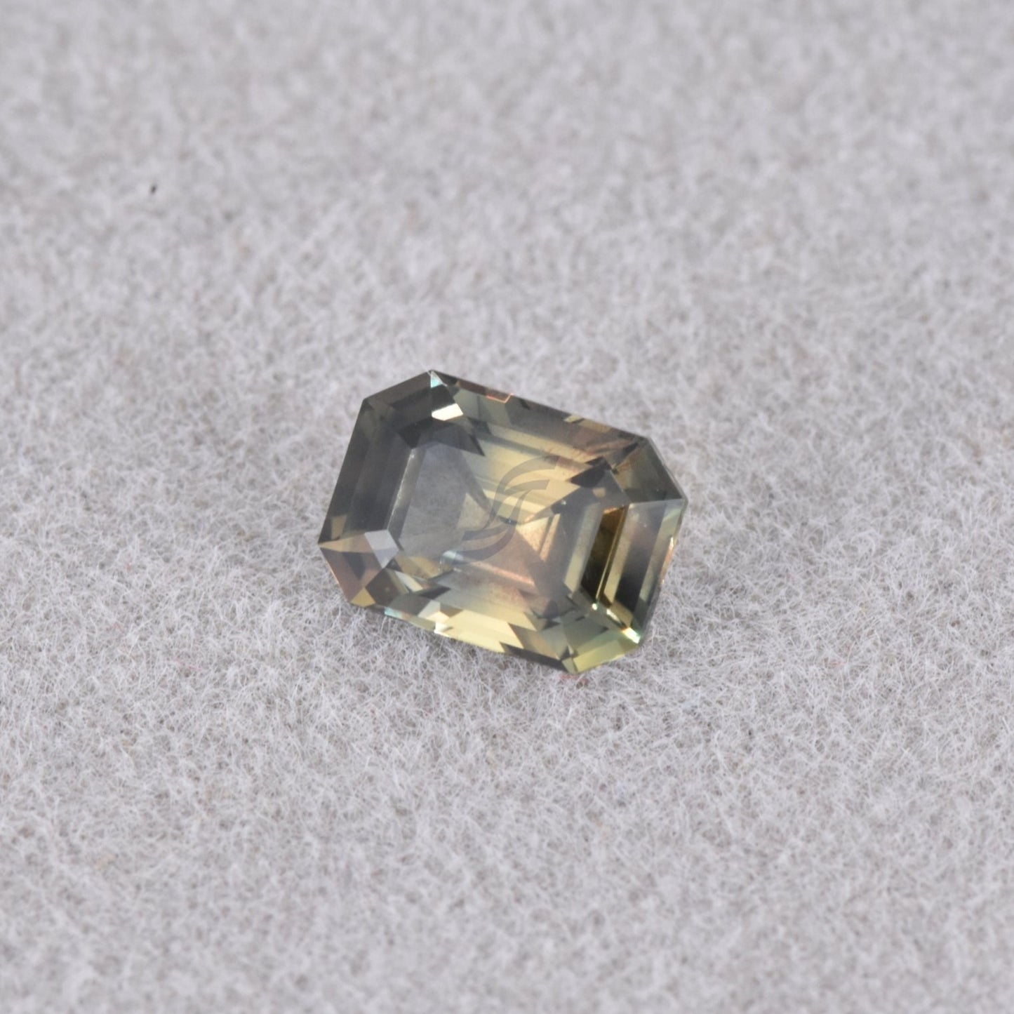 1.53CT Natural Bi-Color Sapphire (H)