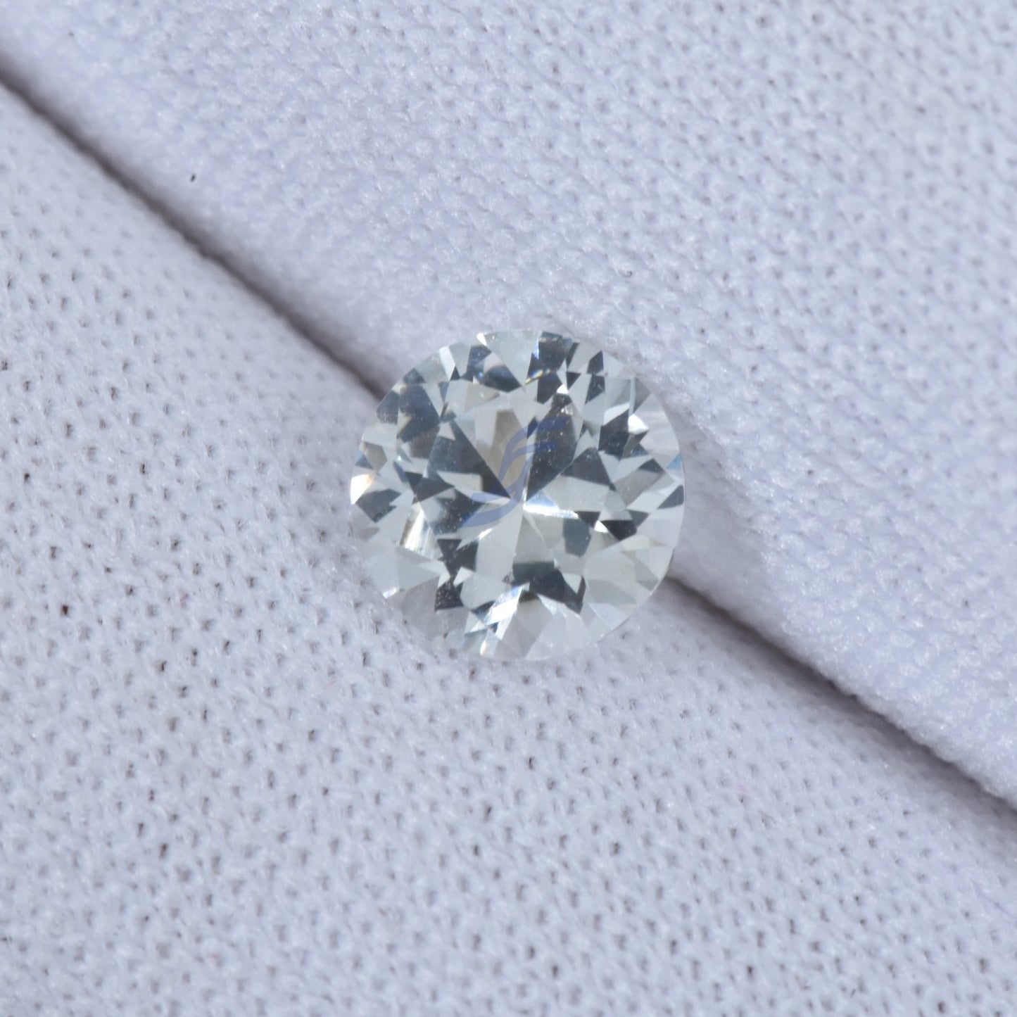 1.25CT Natural White Sapphire (H)