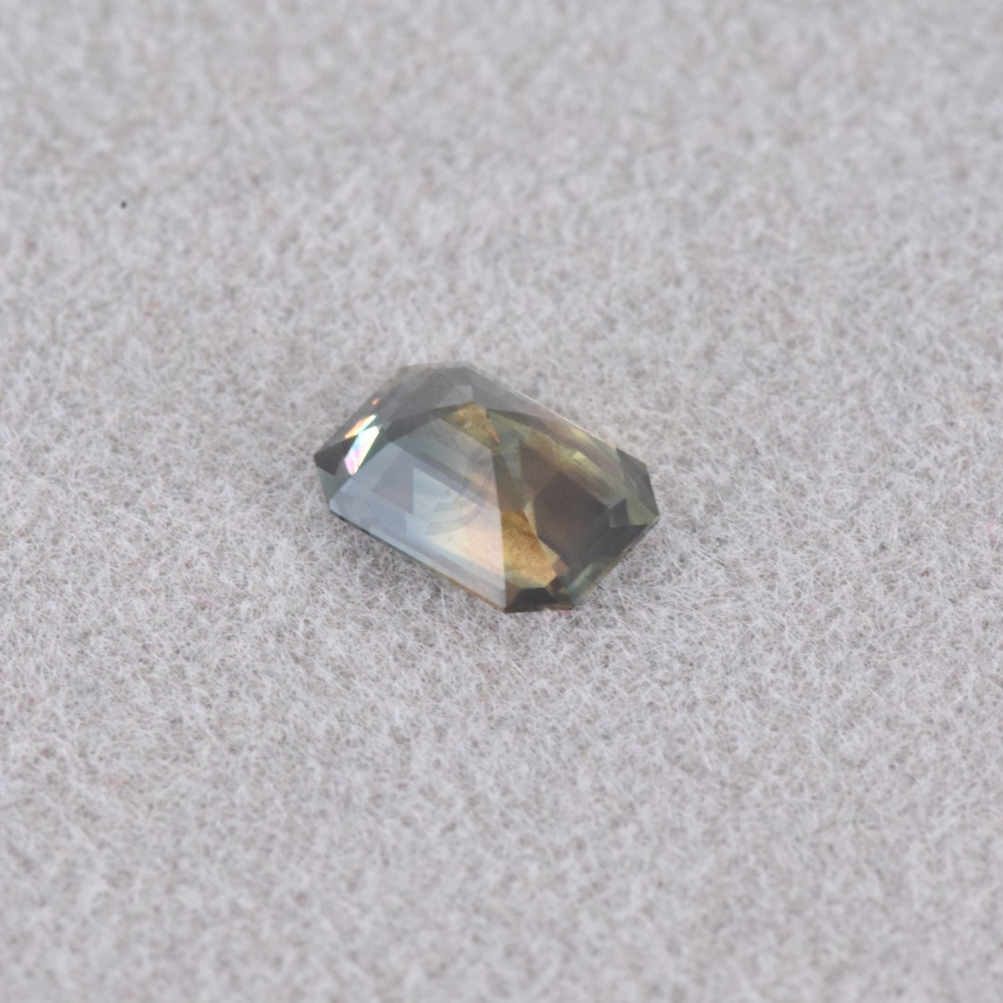 1.53CT Natural Bi-Color Sapphire (H)