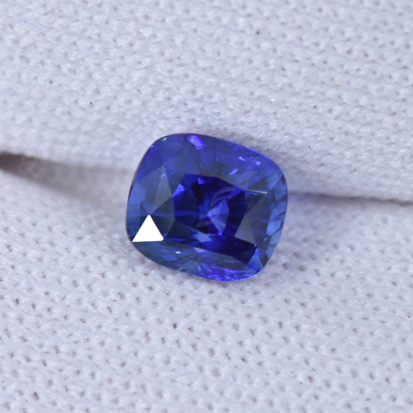 1.10CT Natural Blue Sapphire (H)