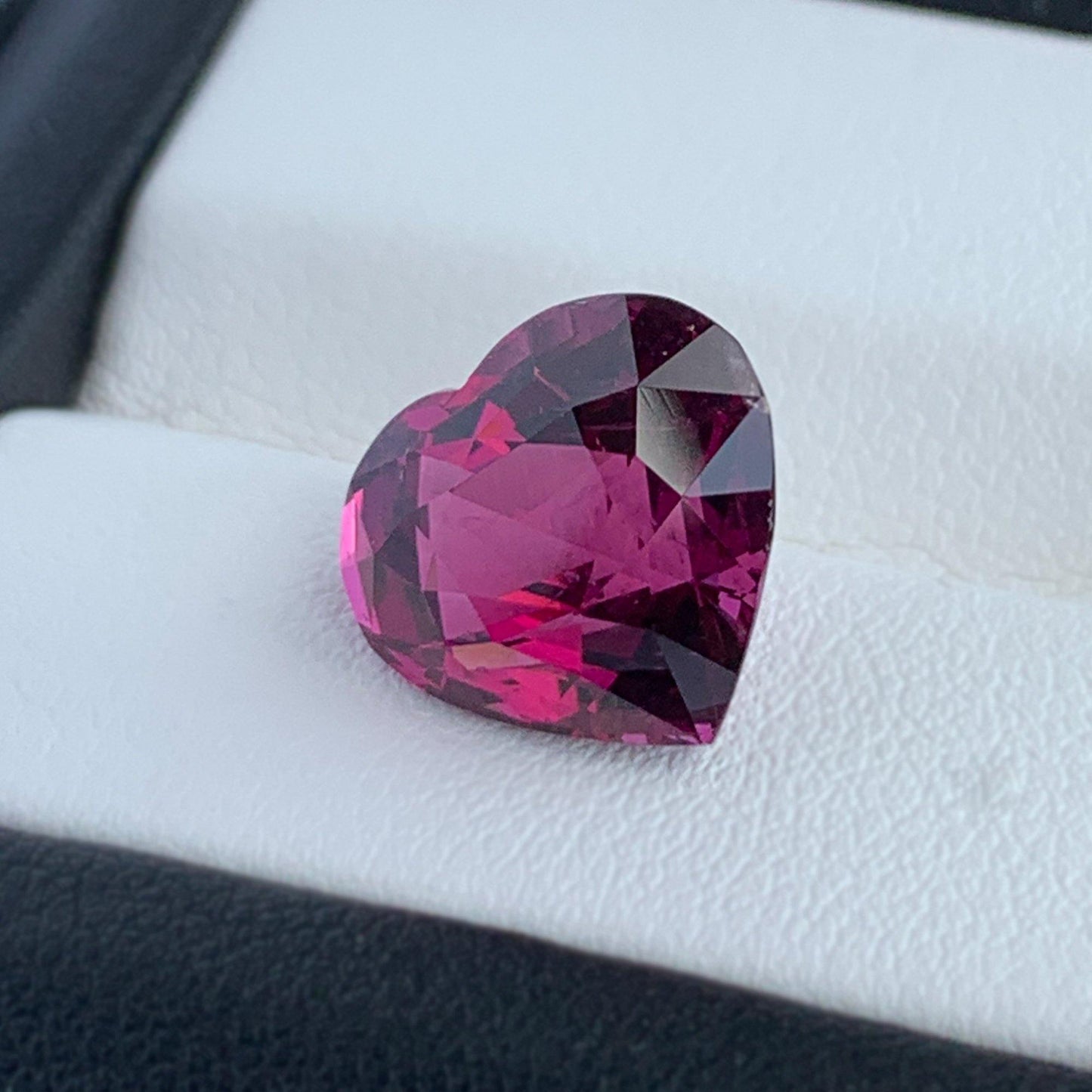 7.69CT Natural Garnet - Fine Sapphires