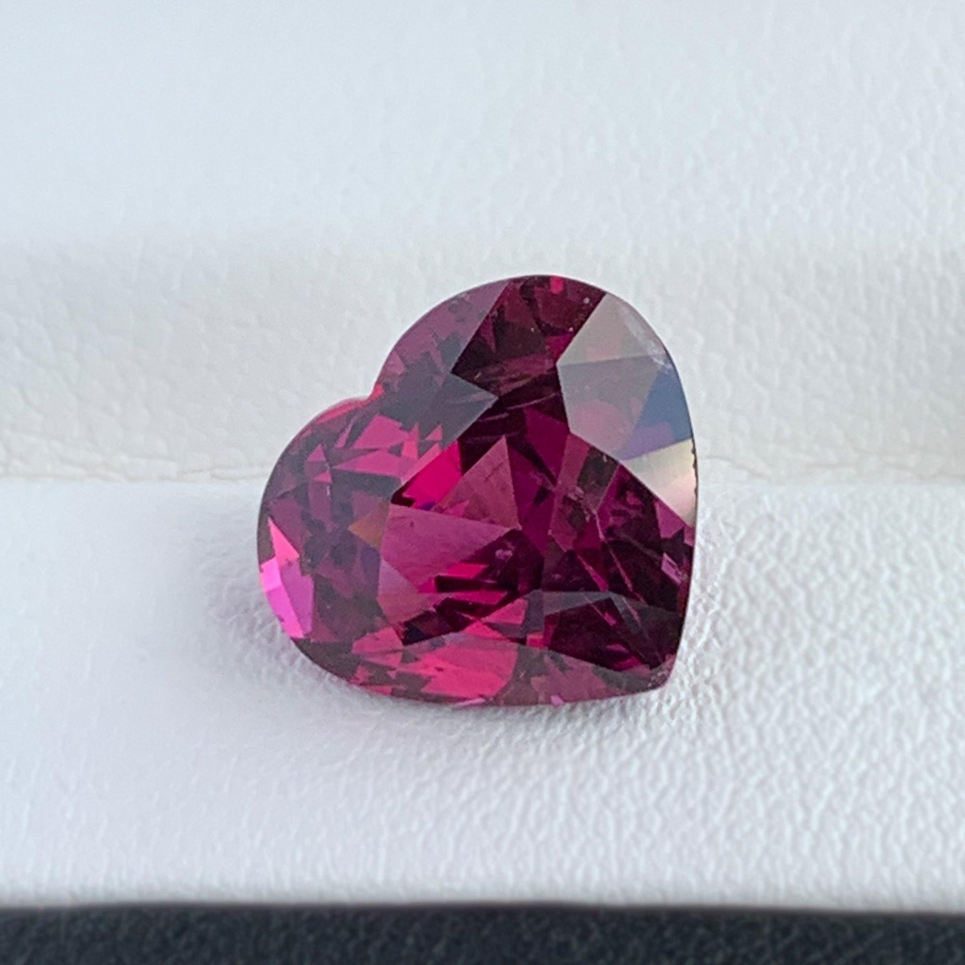 7.69CT Natural Garnet - Fine Sapphires