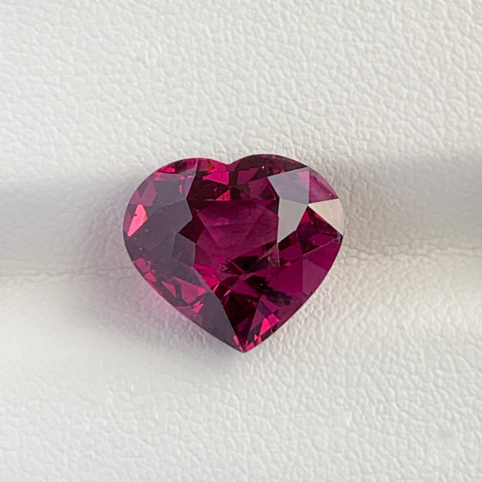 7.69CT Natural Garnet - Fine Sapphires