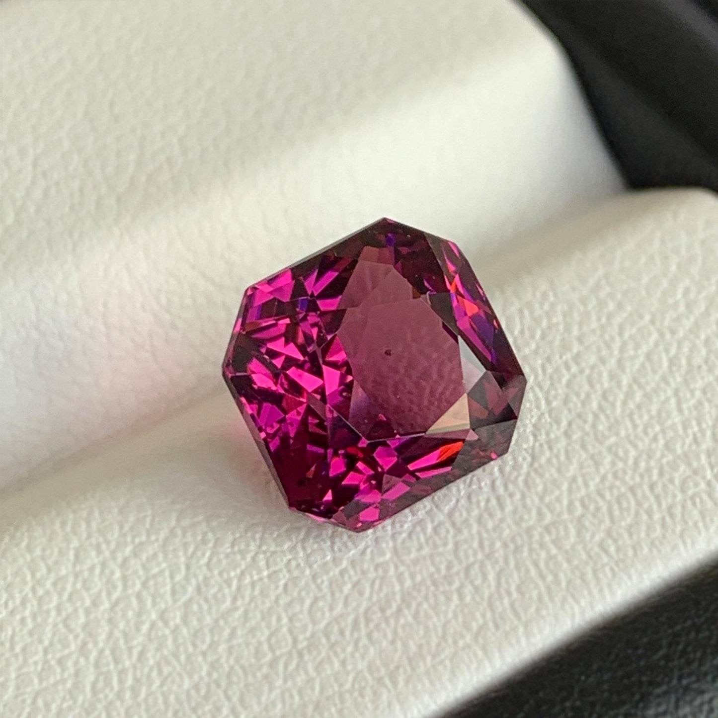 5.22CT Natural Garnet - Fine Sapphires