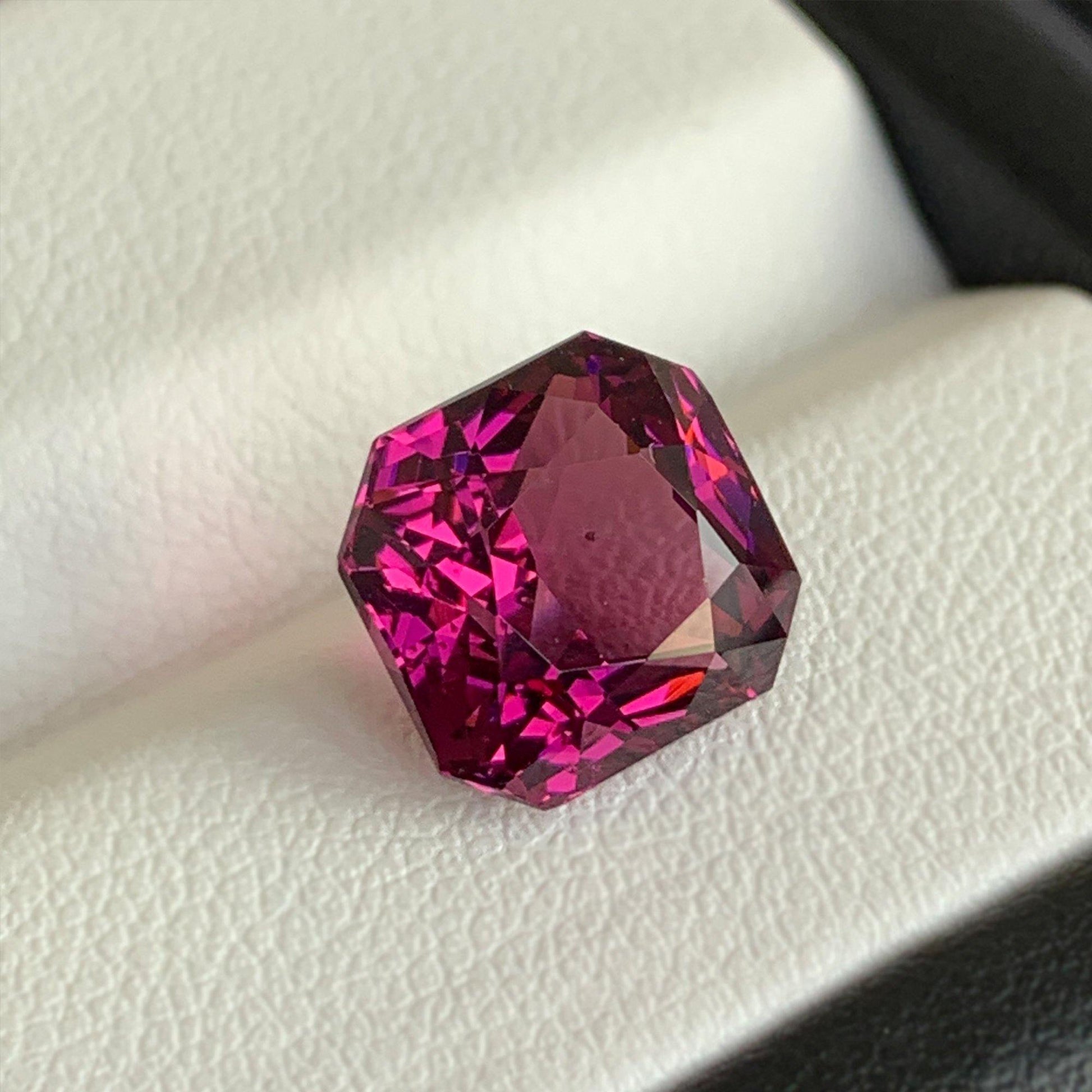 5.22CT Natural Garnet - Fine Sapphires