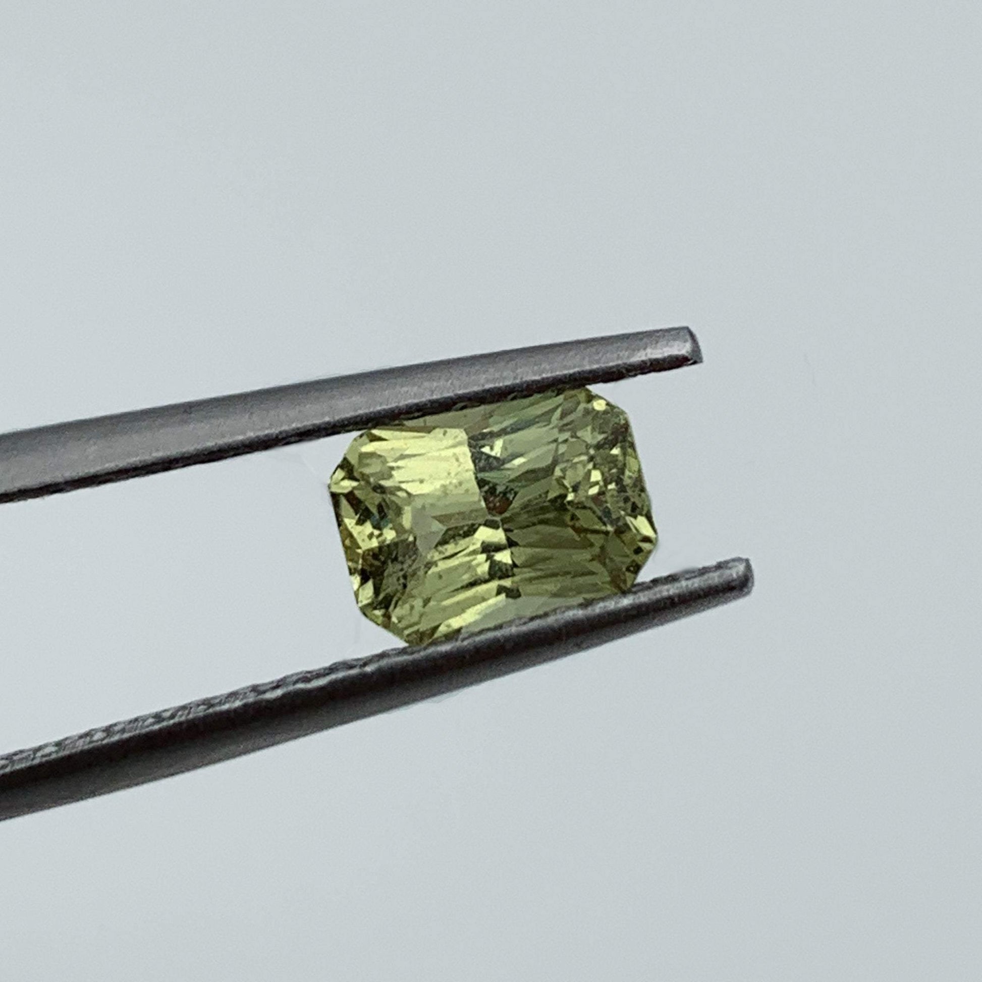 1.90CT Natural Green Sapphire 