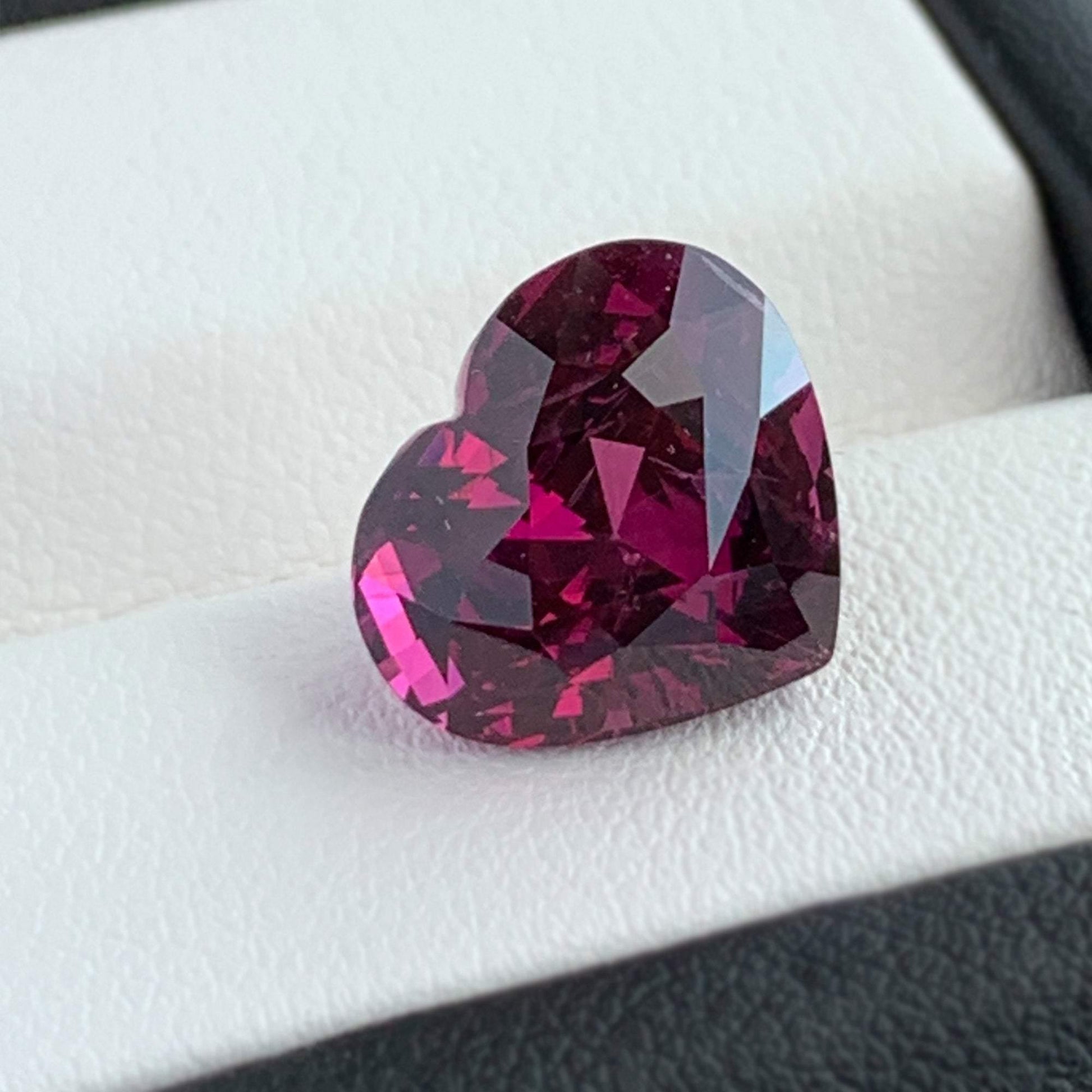 7.69CT Natural Garnet - Fine Sapphires