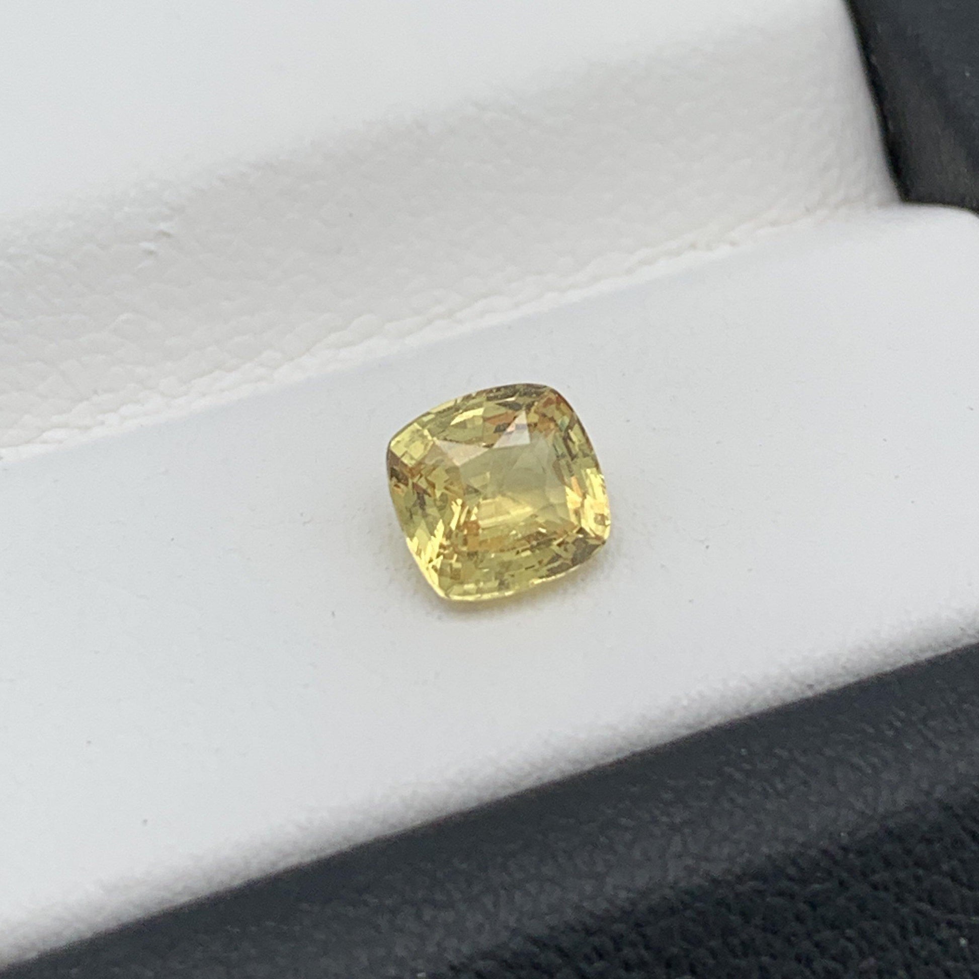 1.03CT Natural Yellow Sapphire 
