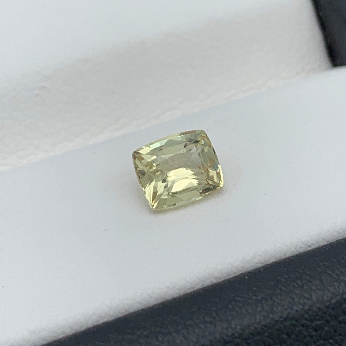 0.83CT Natural Yellow Sapphire 