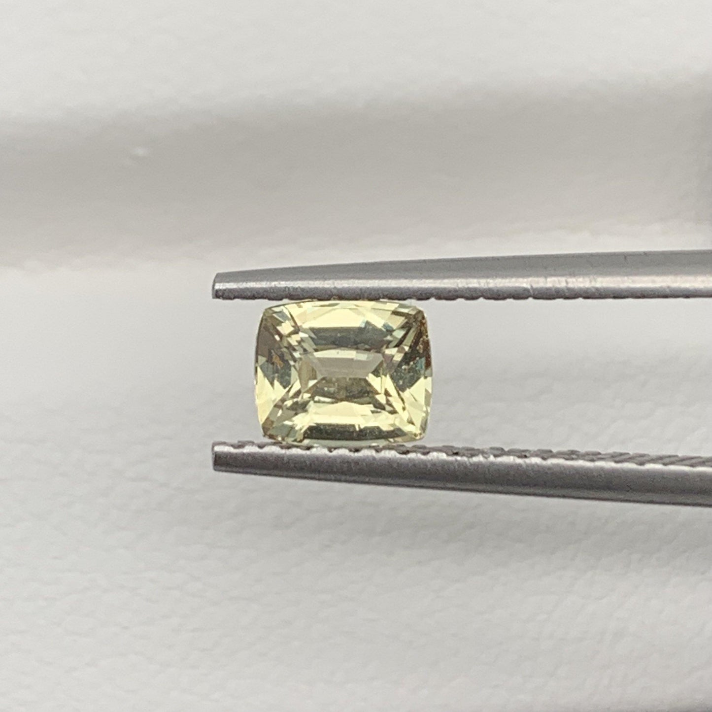 0.83CT Natural Yellow Sapphire 