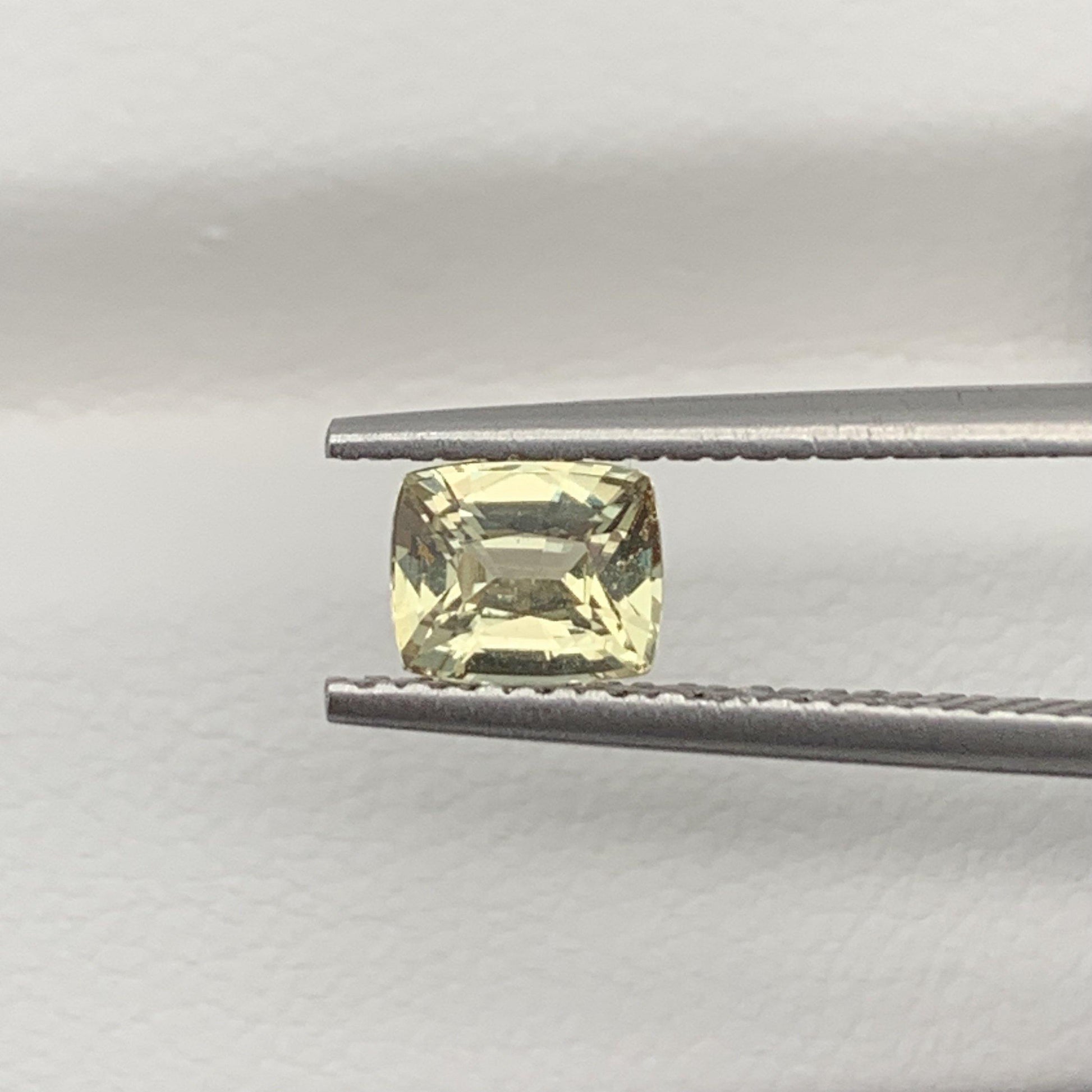 0.83CT Natural Yellow Sapphire 