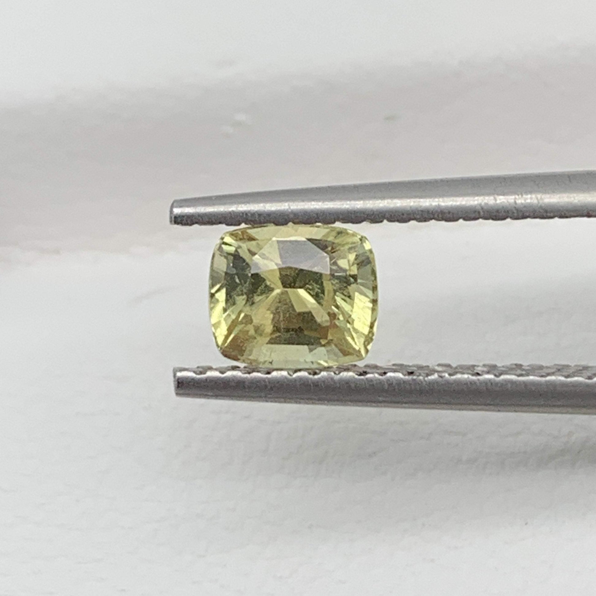 0.86CT Natural Yellow Sapphire 