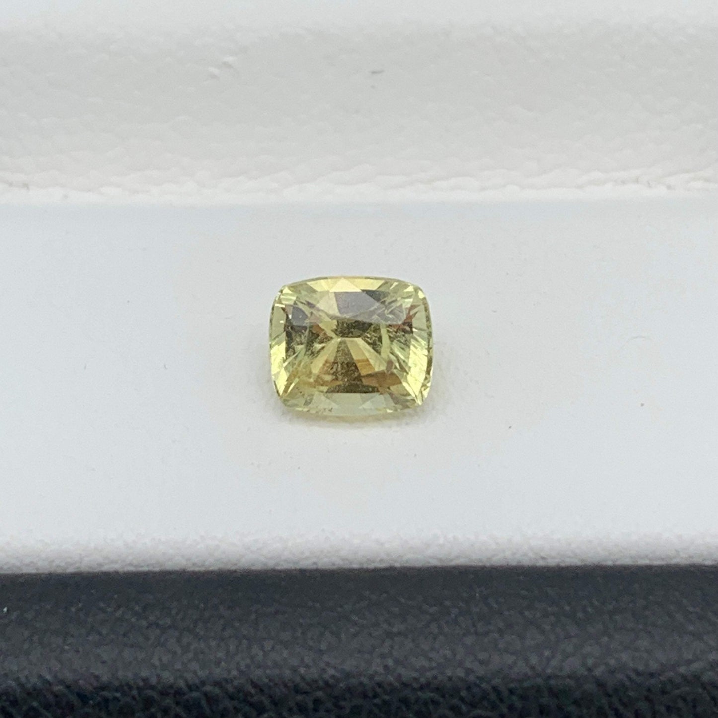 0.86CT Natural Yellow Sapphire 
