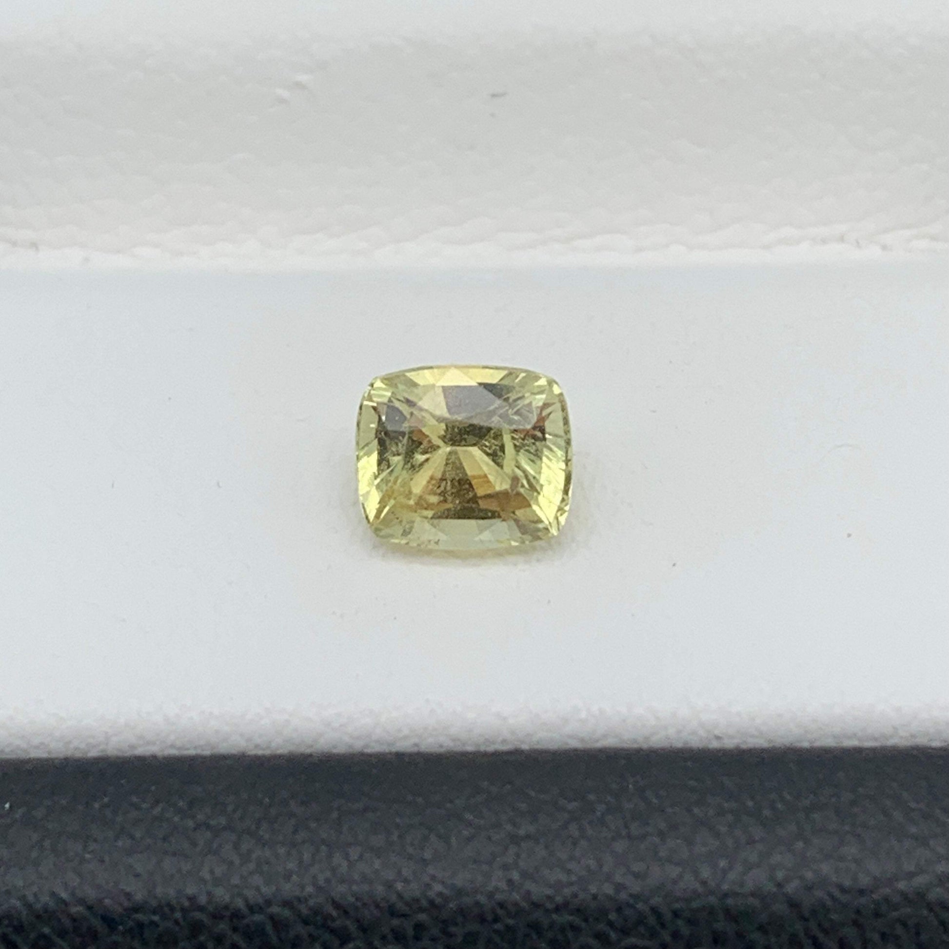 0.86CT Natural Yellow Sapphire 