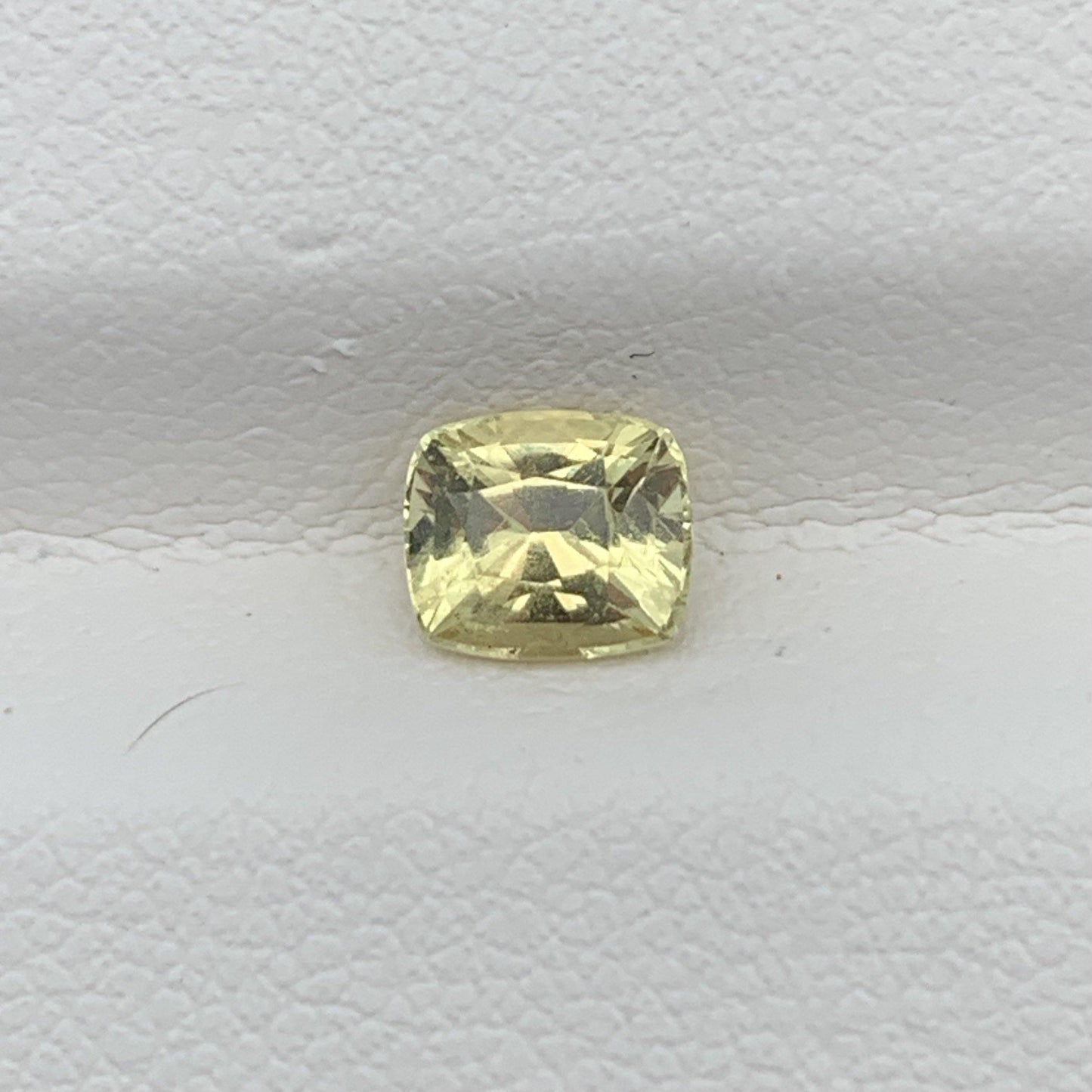0.86CT Natural Yellow Sapphire 