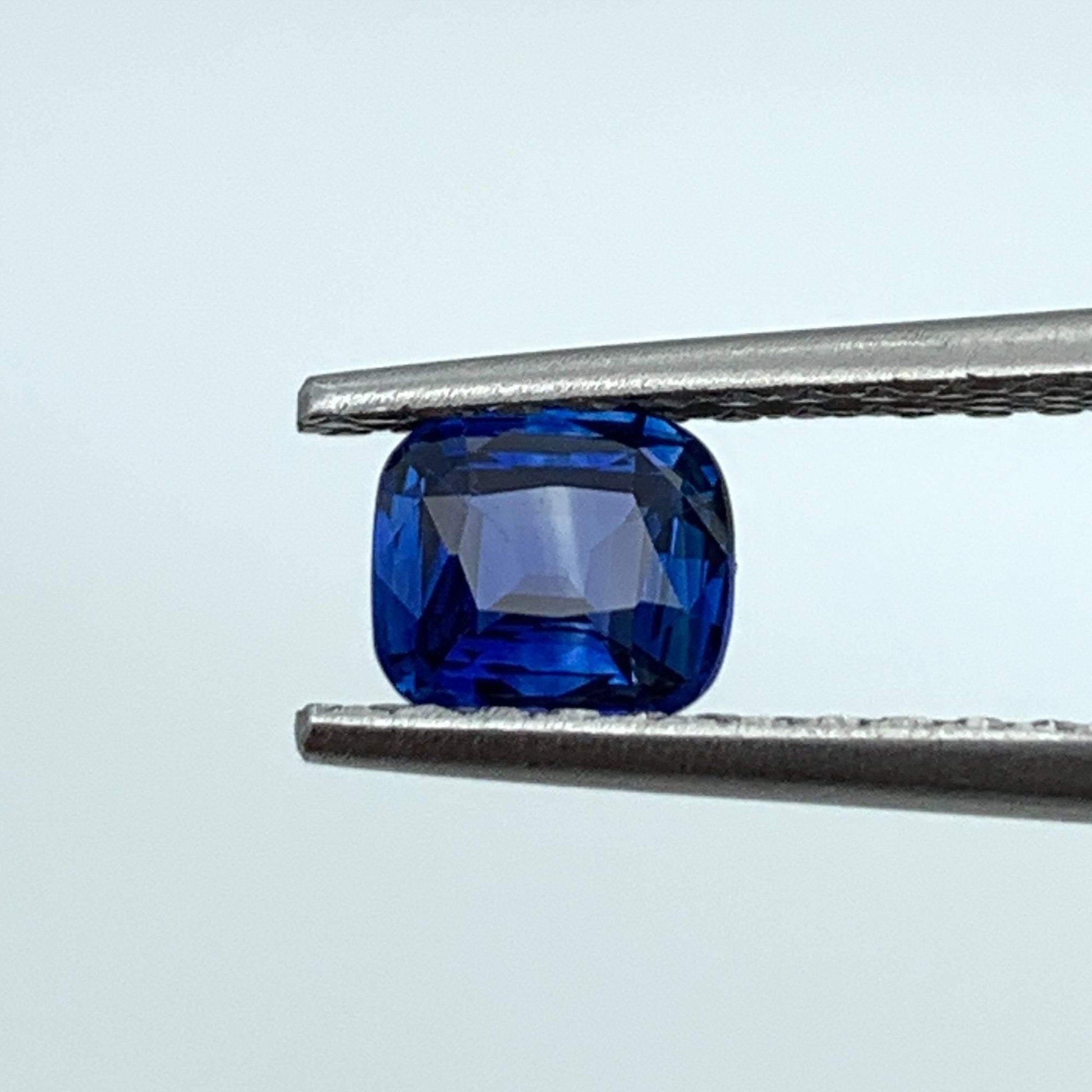 1.11CT Natural Blue Sapphire 