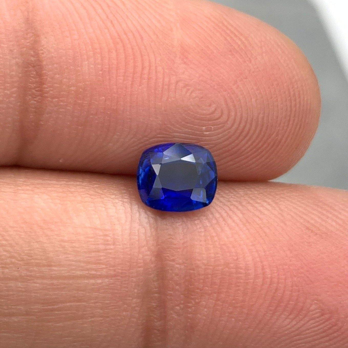 1.24CT Natural Blue Sapphire 