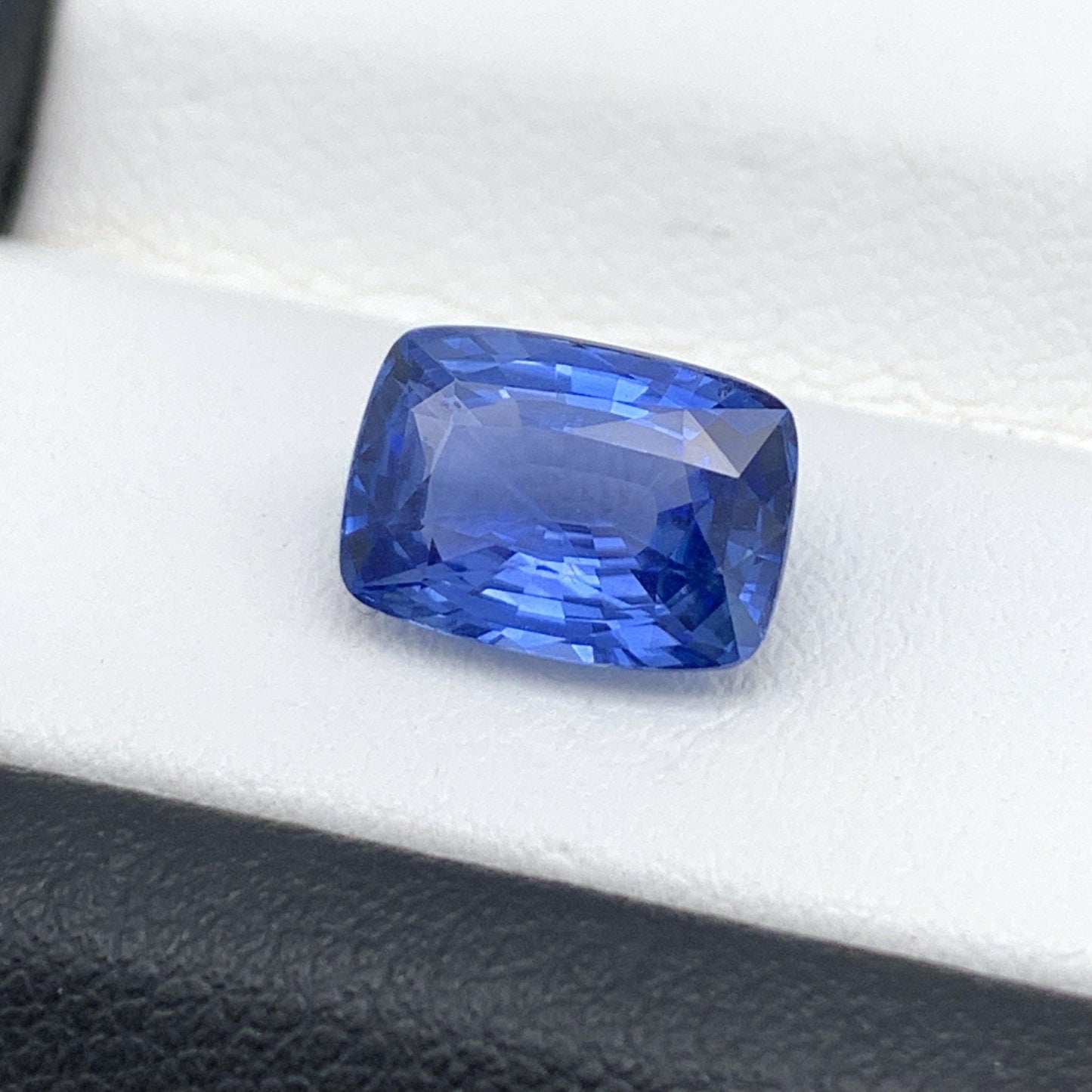 3.09CT Natural Blue Sapphire - Fine Sapphires