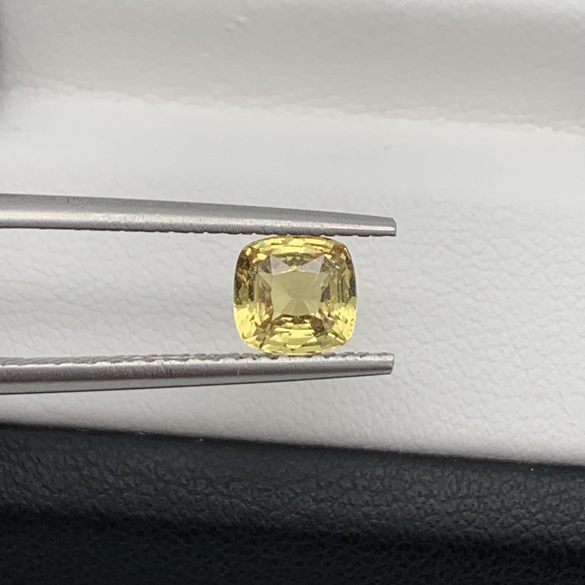 1.03CT Natural Yellow Sapphire 
