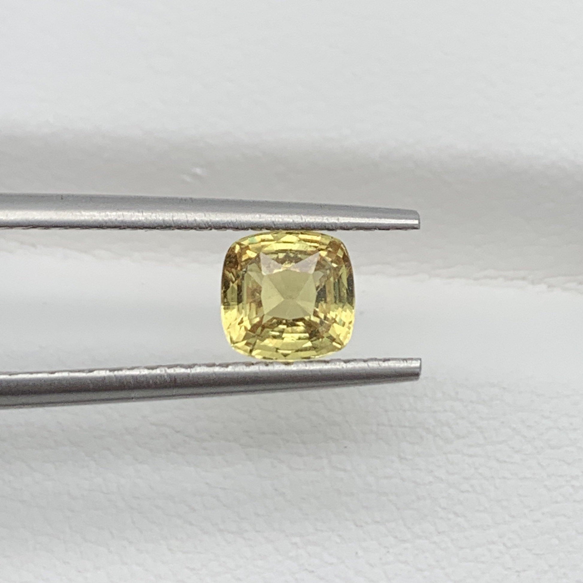 1.03CT Natural Yellow Sapphire 