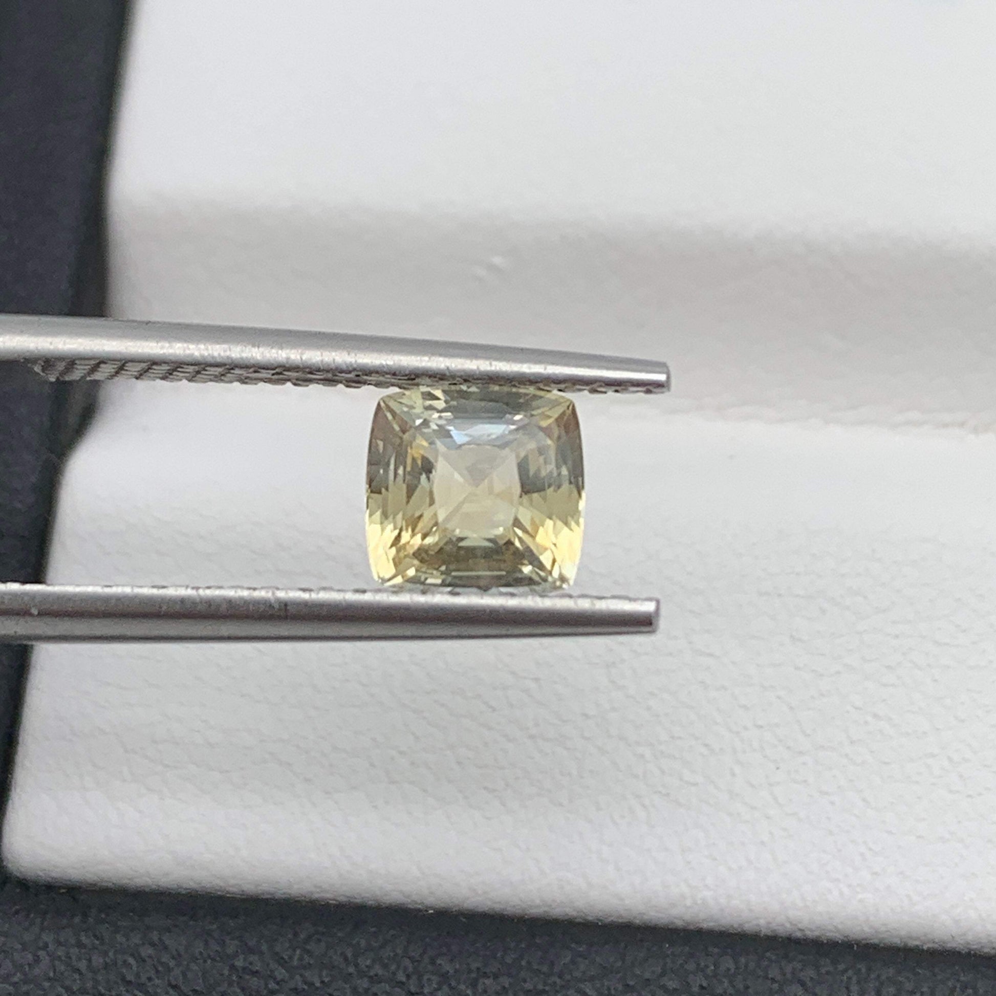 1.43CT Natural Yellow Sapphire 