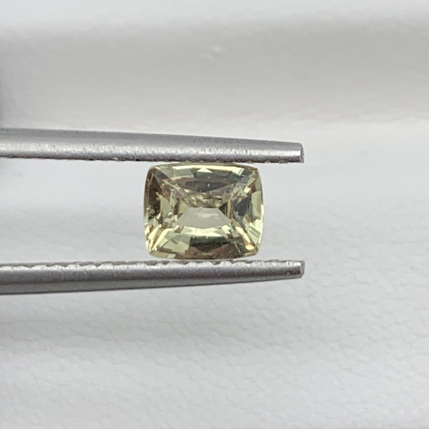 0.83CT Natural Yellow Sapphire 