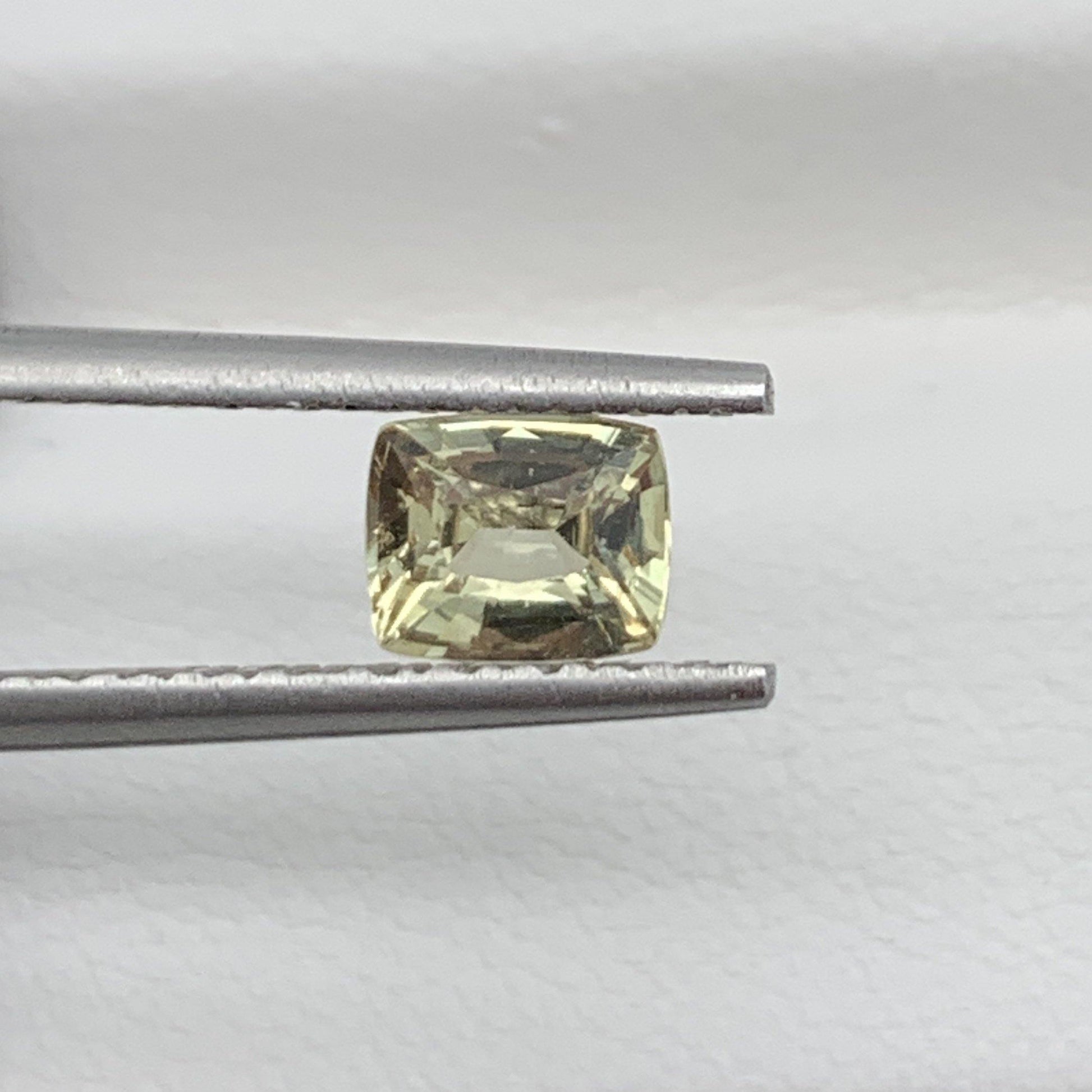 0.83CT Natural Yellow Sapphire 