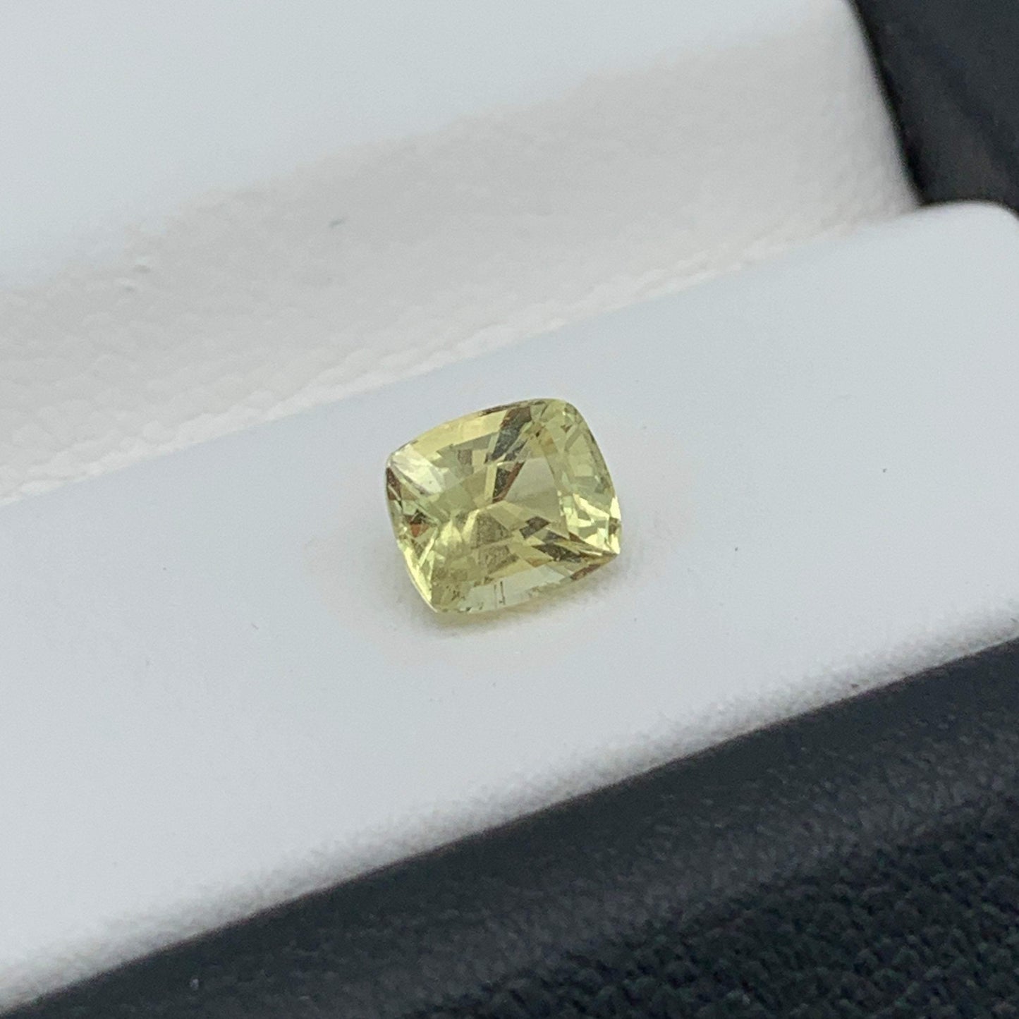 0.86CT Natural Yellow Sapphire 