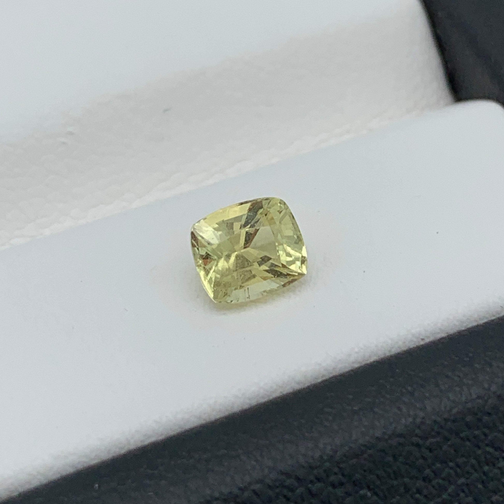 0.86CT Natural Yellow Sapphire 