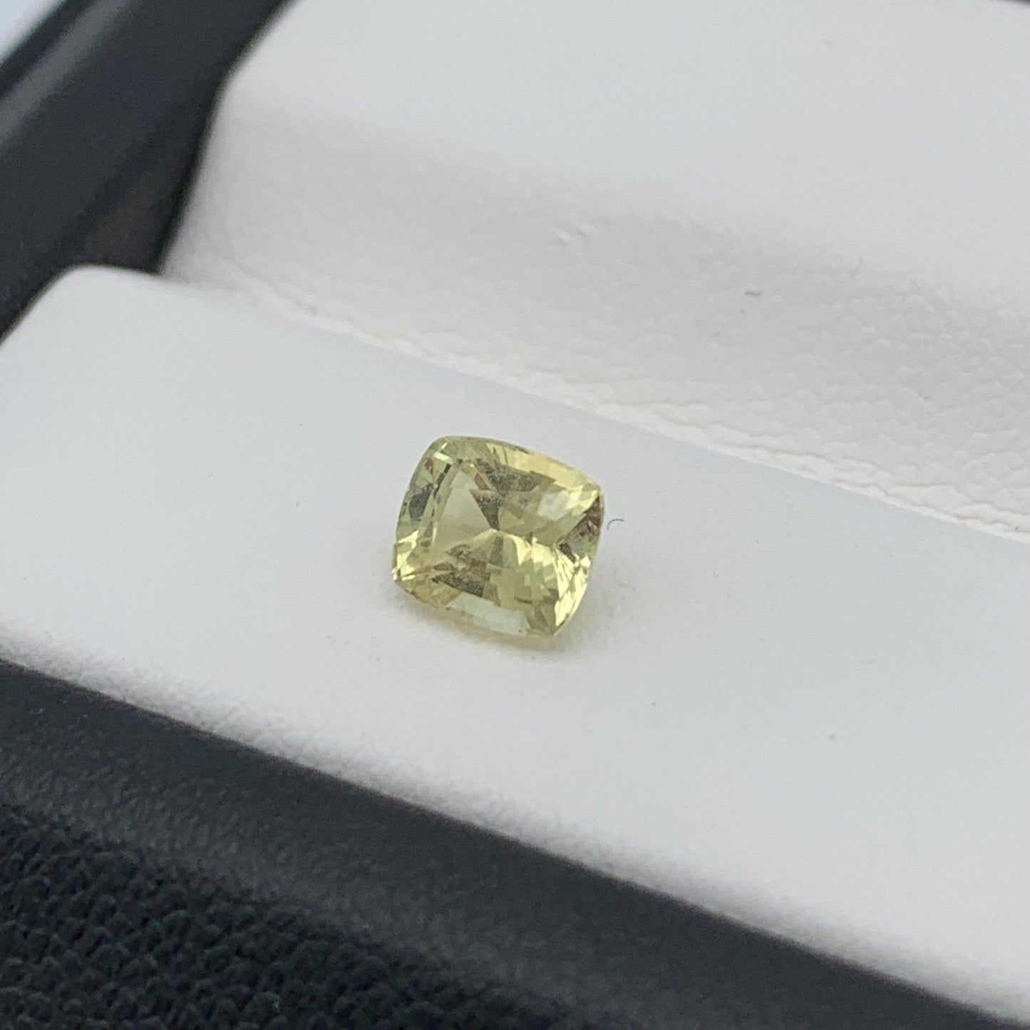 0.86CT Natural Yellow Sapphire 