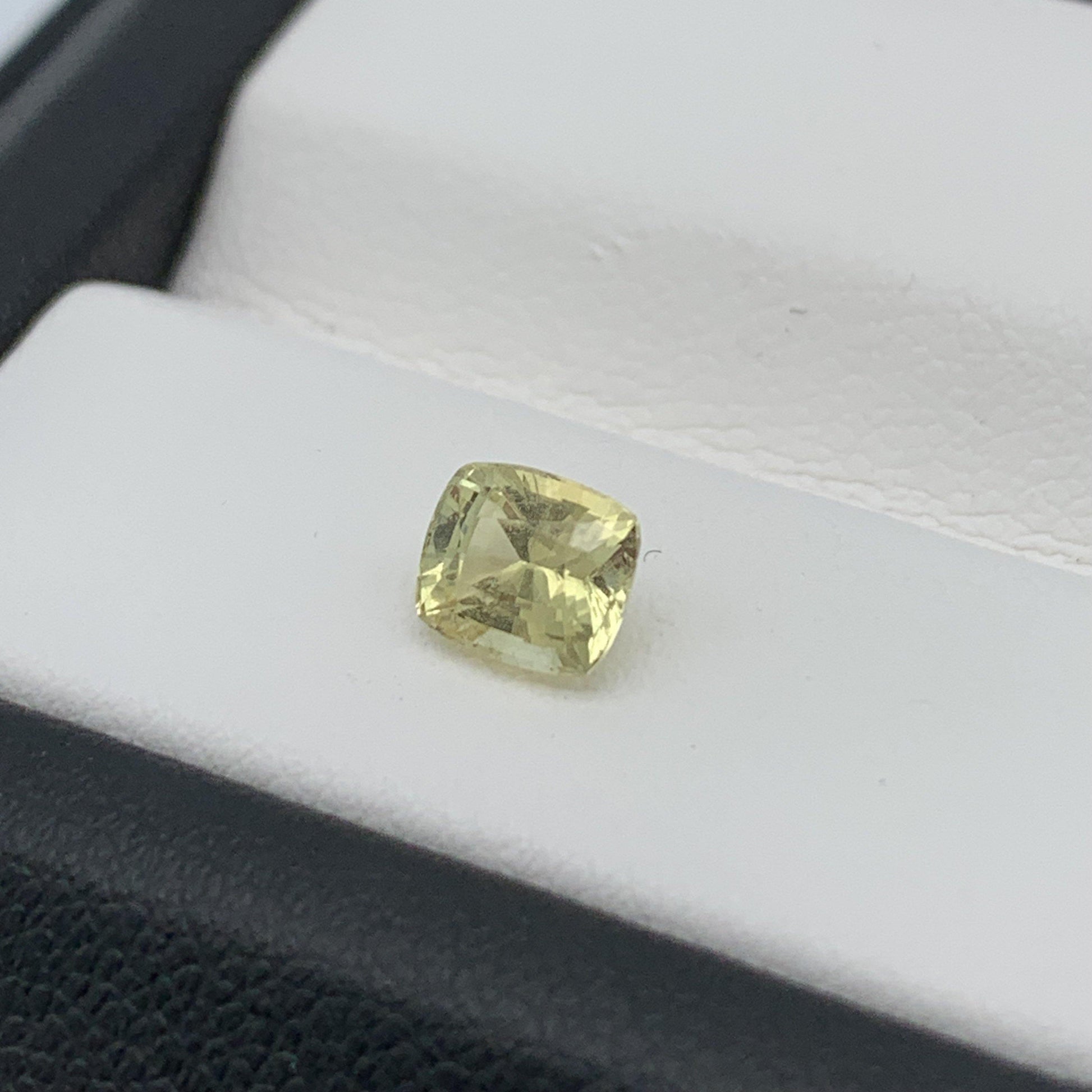 0.86CT Natural Yellow Sapphire 
