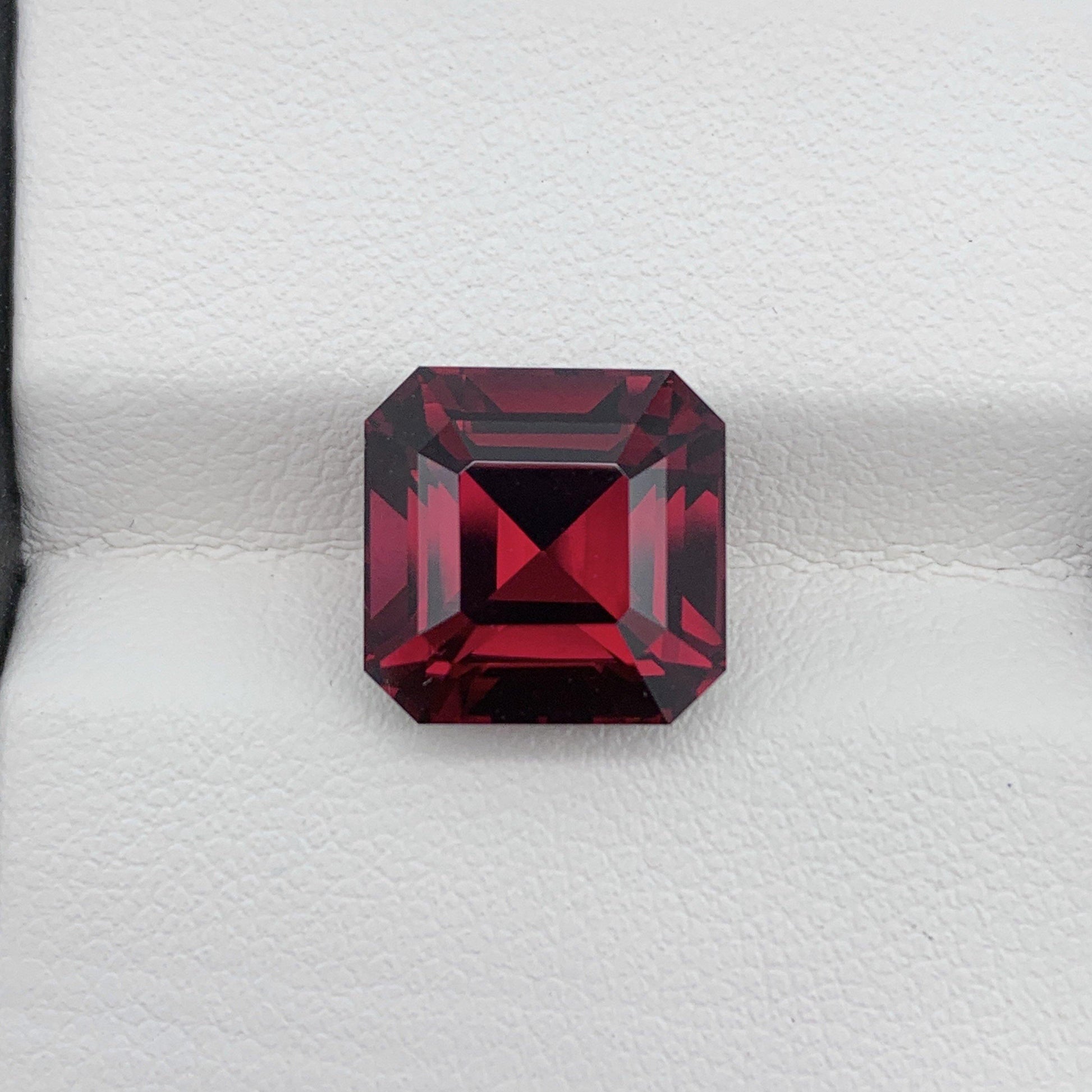 10.63CT Deep Red Garnet 