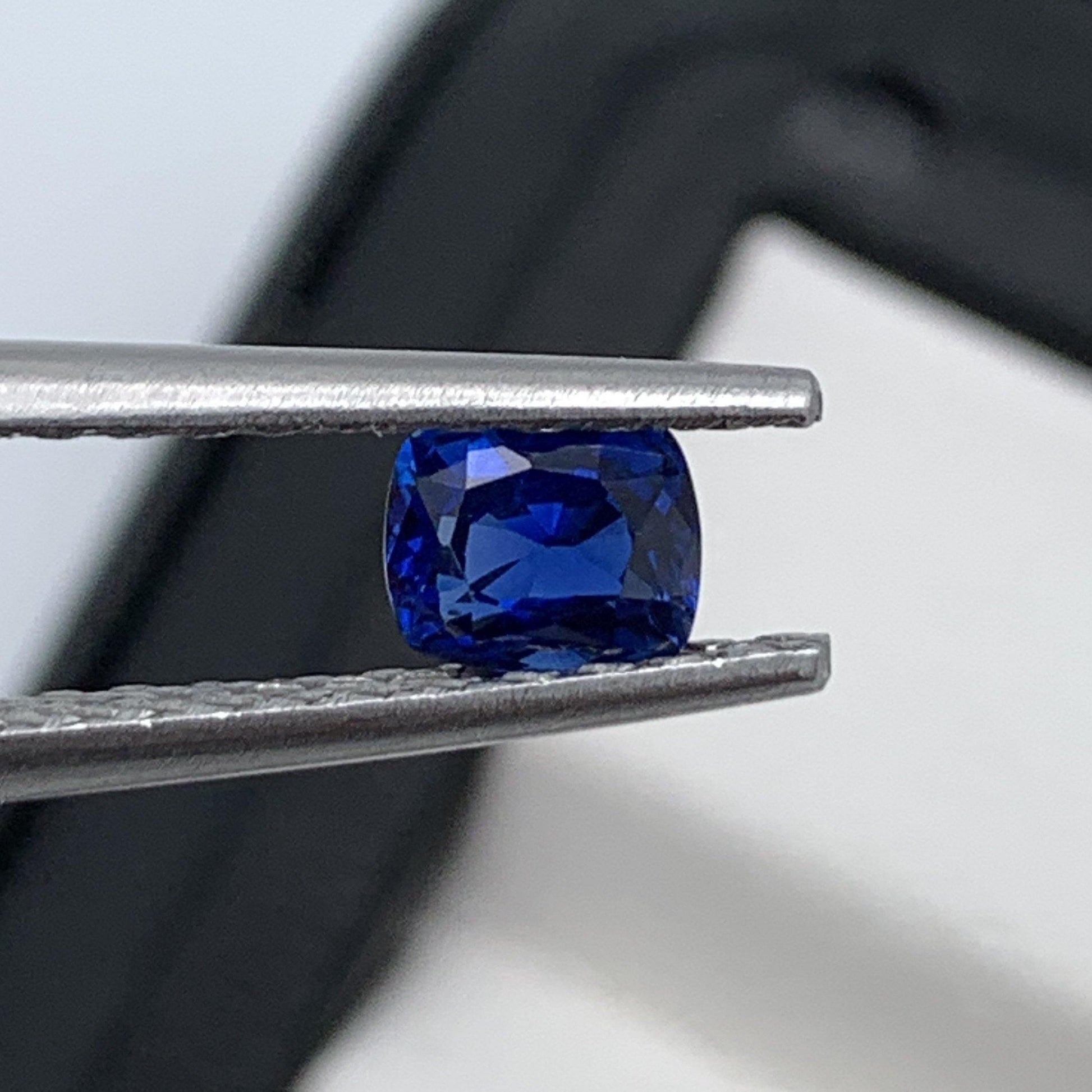 0.78CT Natural Blue Sapphire 