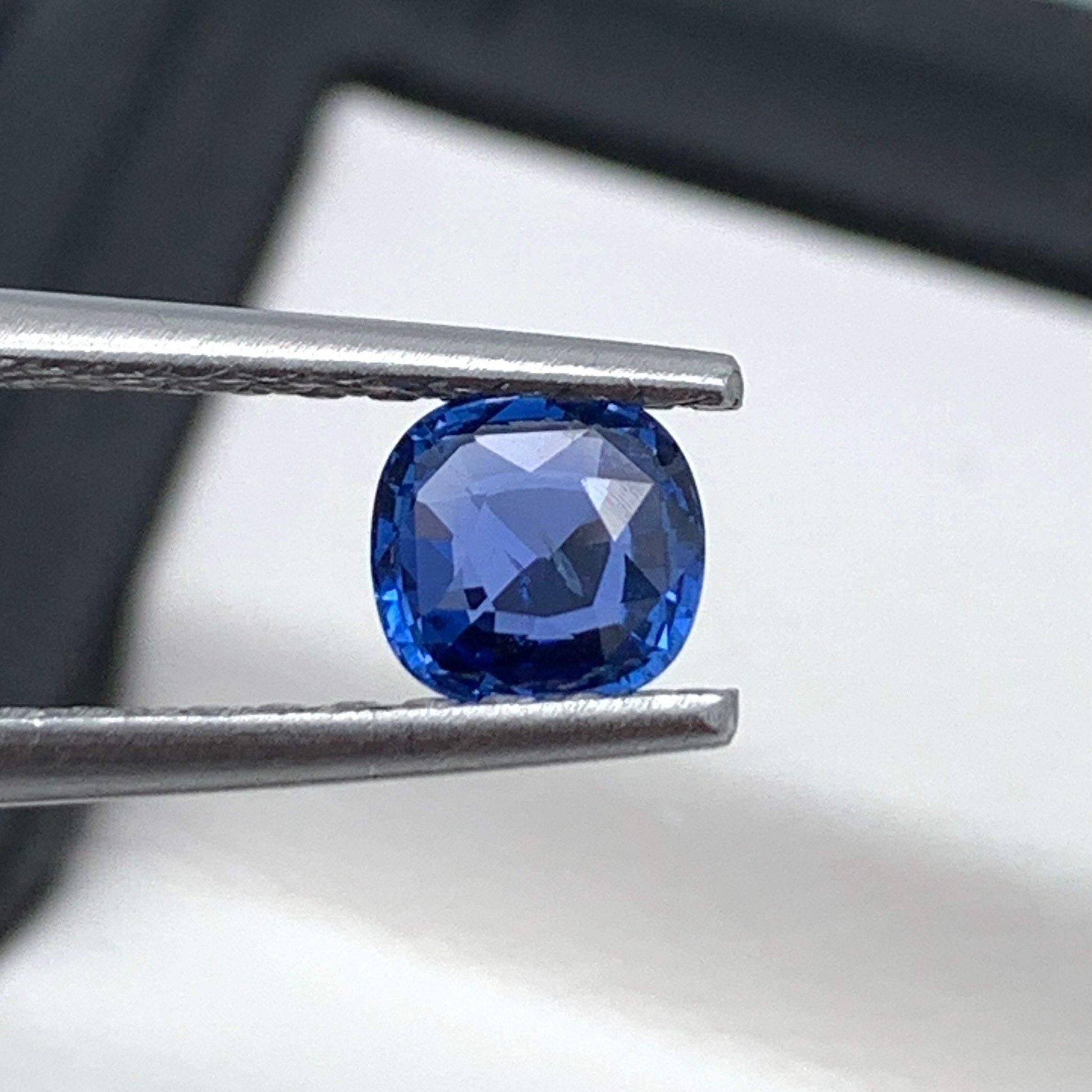 0.86CT Natural Blue Sapphire 