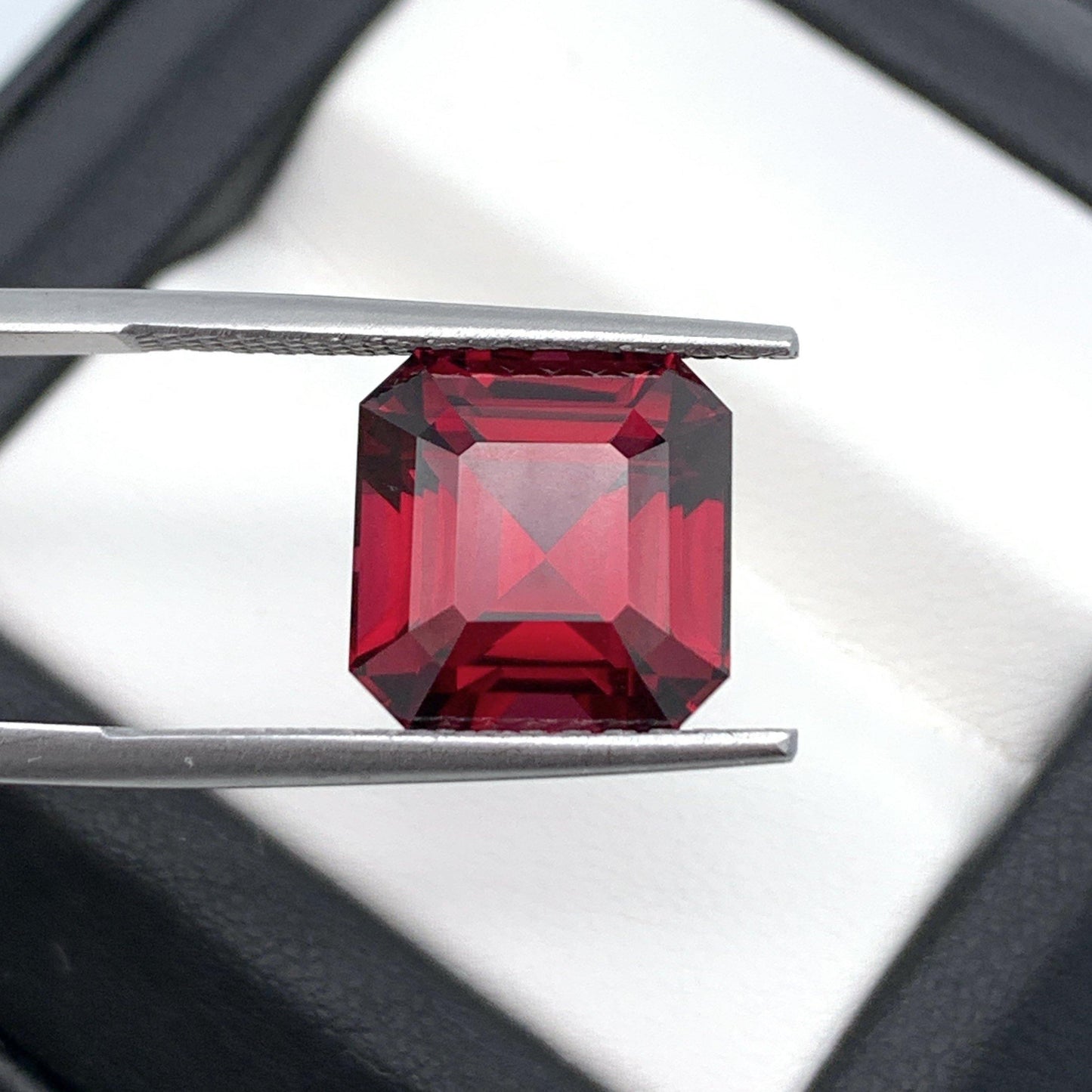 10.63CT Deep Red Garnet 