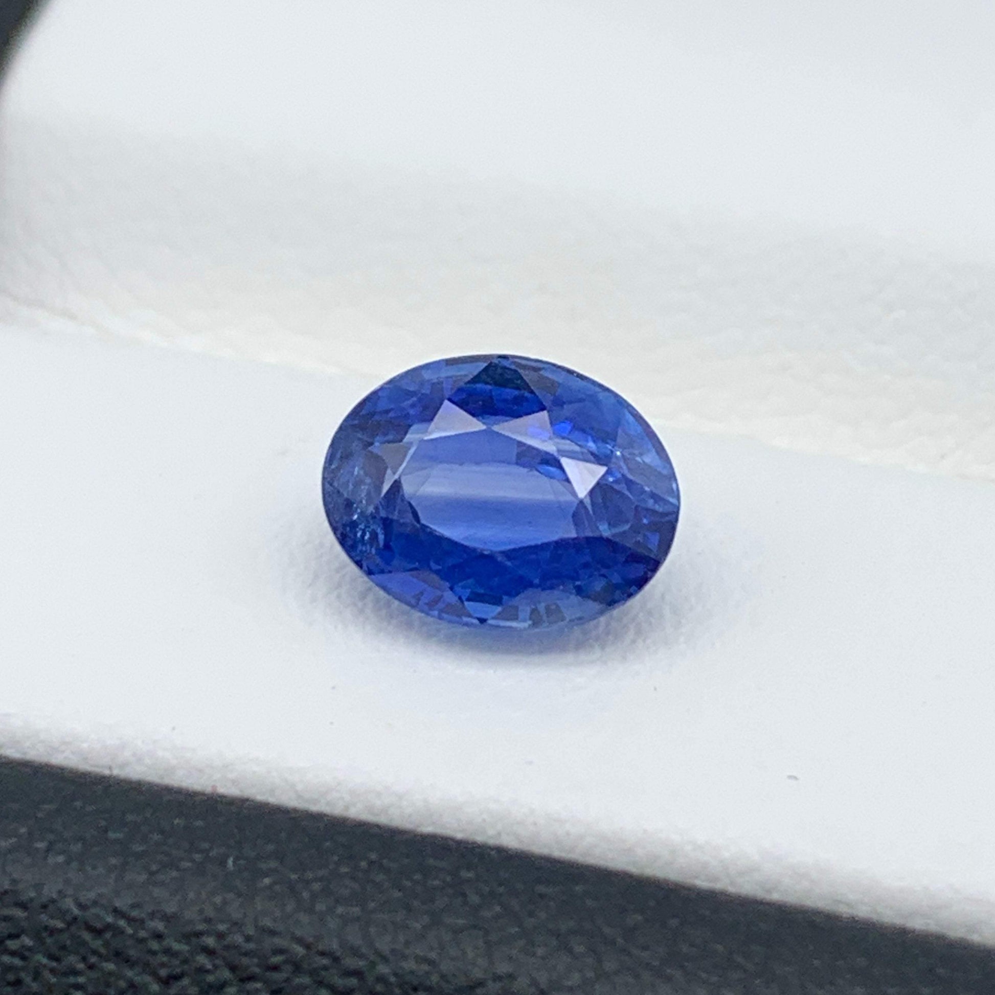 2.59CT Natural Blue Sapphire - Fine Sapphires