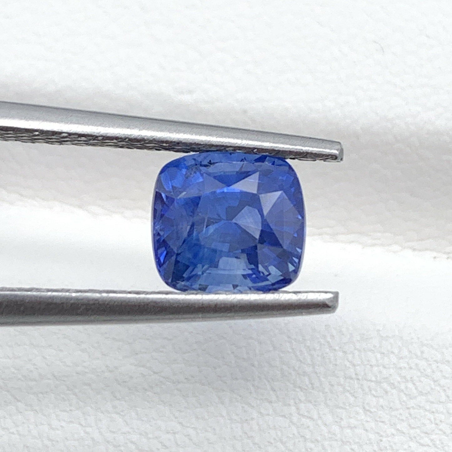 2.30CT Natural Blue Sapphire - Fine Sapphires