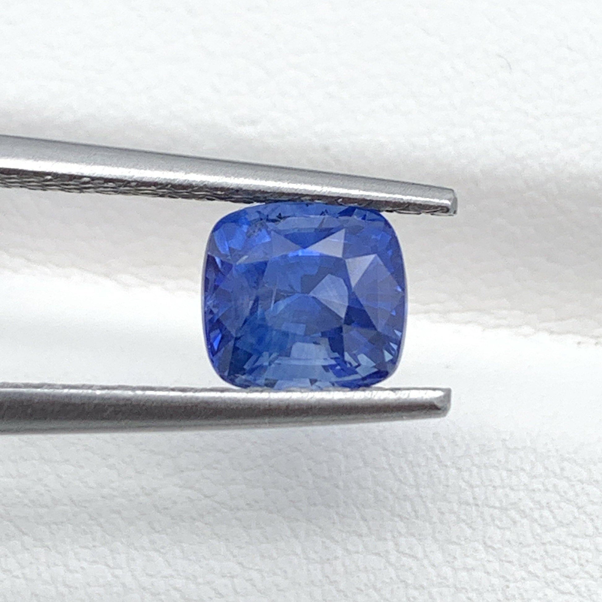 2.30CT Natural Blue Sapphire - Fine Sapphires