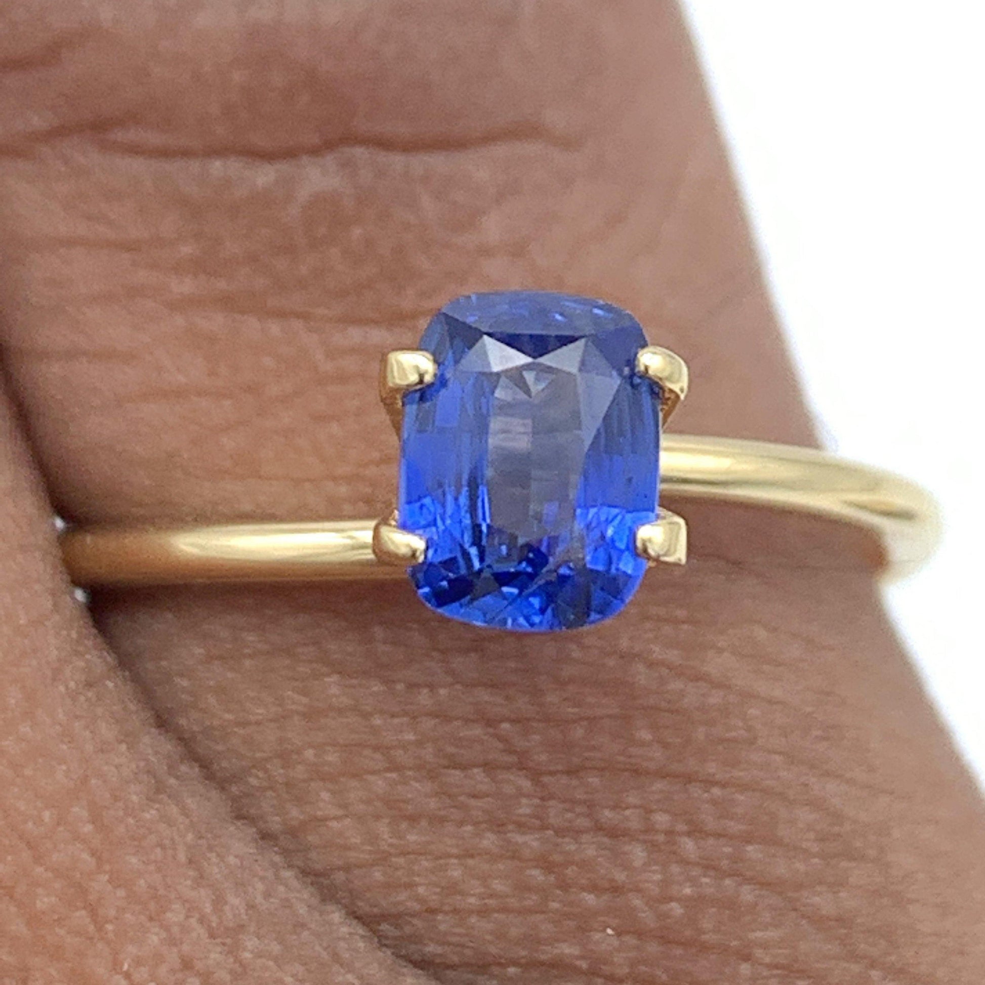 1.04CT Natural Blue Sapphire 